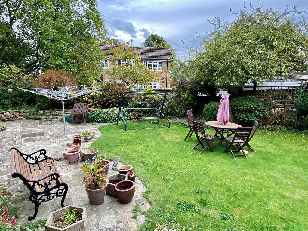 Over hall park 17 garden and patio.jpg