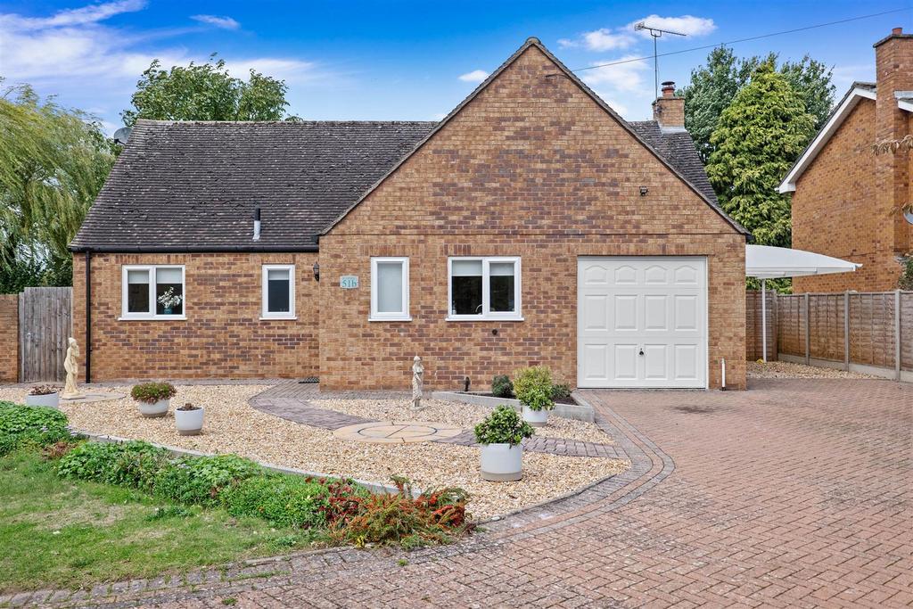 Orchard Place, Harvington 2 bed detached bungalow for sale £450,000