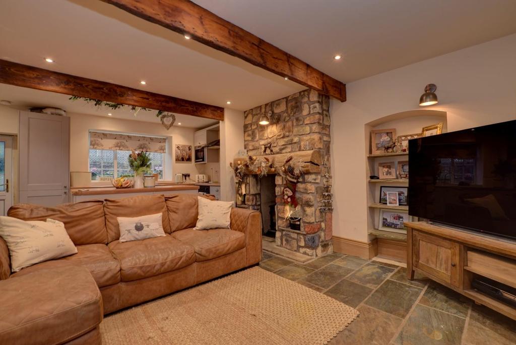 Wheatley Lane Road, Fence, Burnley 2 bed cottage for sale £189,950
