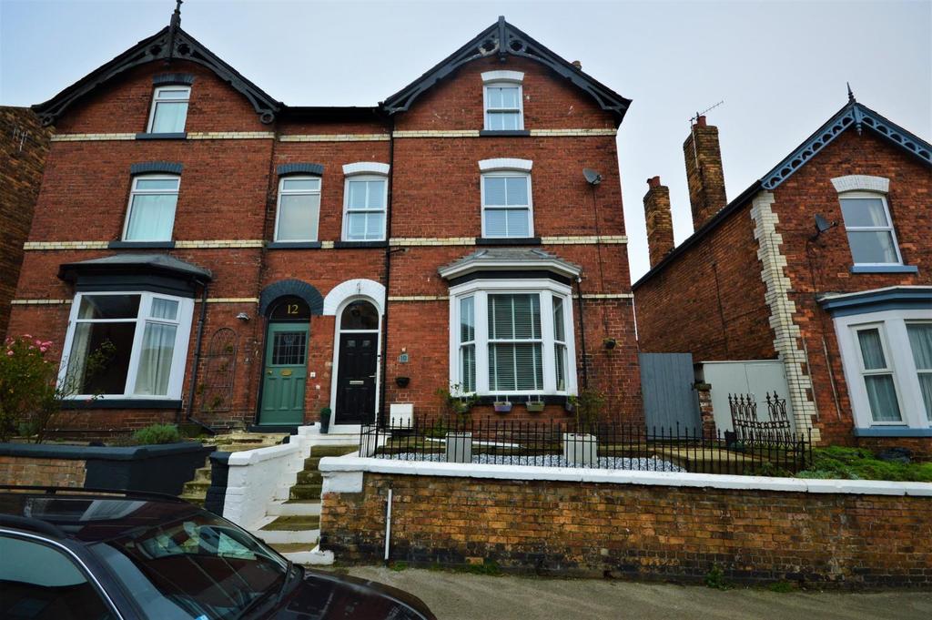 Highfield, Scarborough, North Yorkshire 6 bed semidetached house £