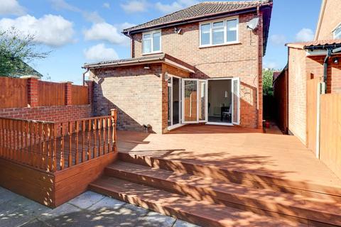 4 bedroom detached house for sale - Stuart Way, Windsor SL4 5NT