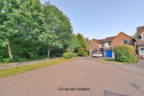 3 bedroom semi-detached house for sale, Everdene Close, Ferndown, BH22