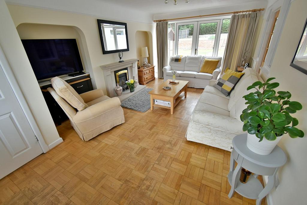 Winnards Close, West Parley, Ferndown, BH22 4 bed detached bungalow for