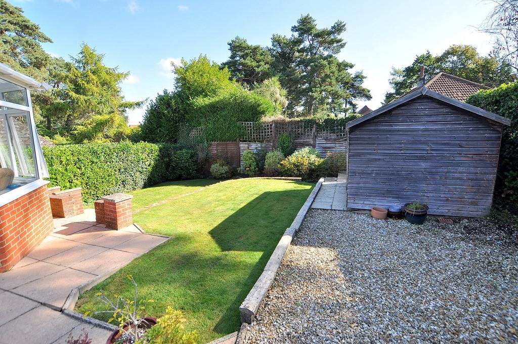 Ameysford Road, Ferndown, BH22 2 bed detached bungalow £360,000