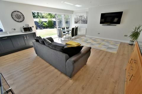 4 bedroom detached bungalow for sale - Linden Road, West Parley, Ferndown, BH22
