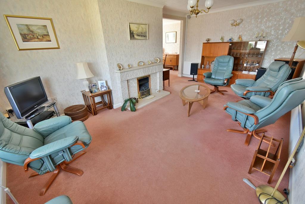Victoria Gardens, Ferndown, BH22 3 bed detached bungalow £500,000