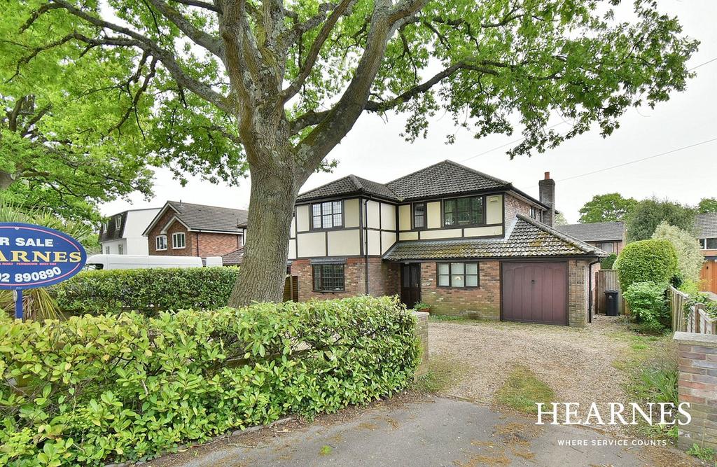 Wimborne Road East, Ferndown, BH22 5 bed detached house £675,000