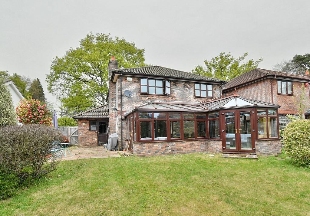 Wimborne Road East, Ferndown, BH22 5 bed detached house £675,000
