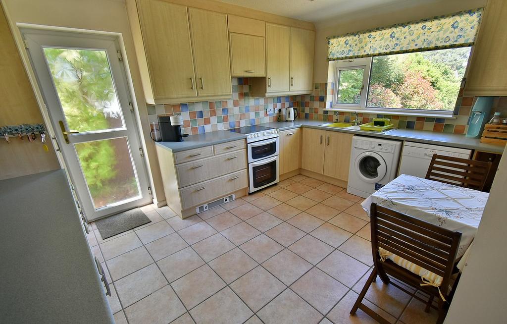 Willow Way, Ferndown, BH22 3 bed detached bungalow £700,000