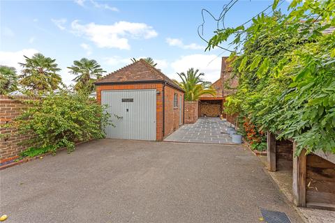 65 Wycombe End, Beaconsfield, HP9 1LX