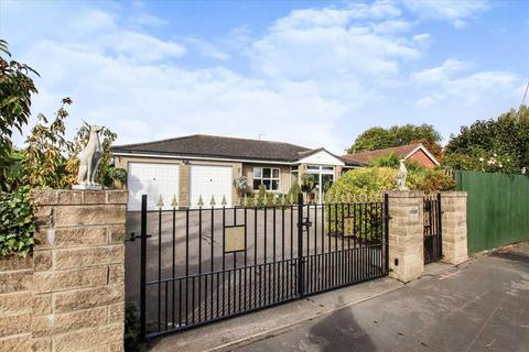 3 bedroom detached bungalow for sale - Hedges, Platts Lane, Bucknall