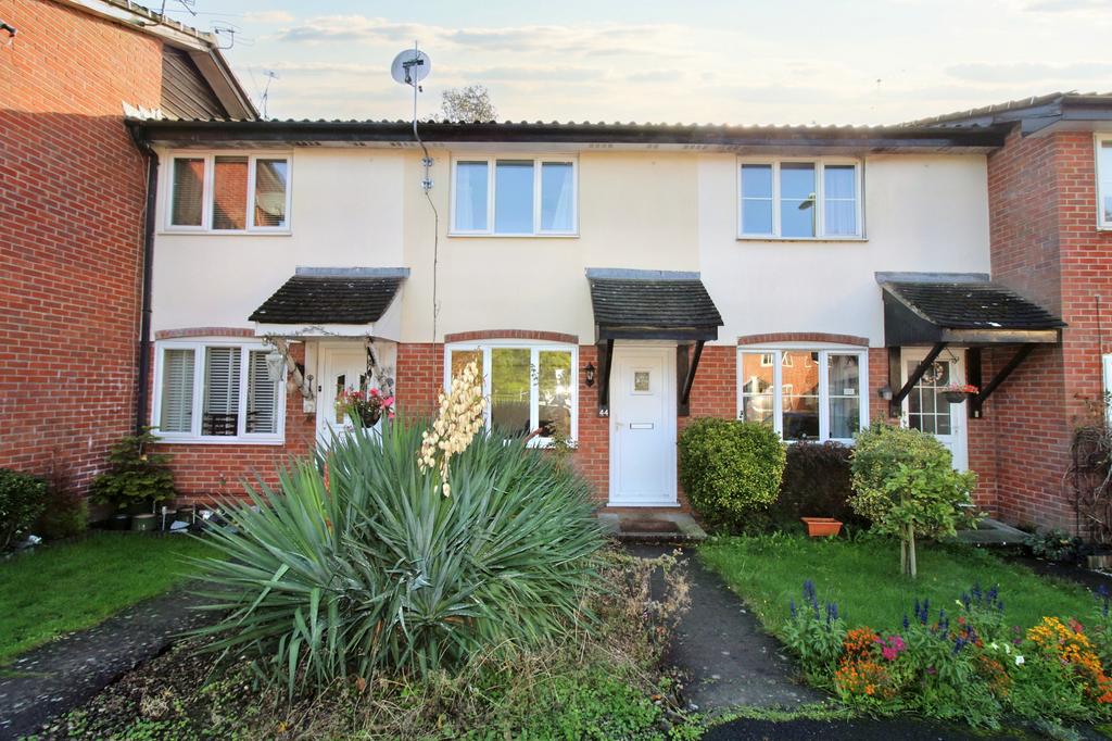 Nightingale Close, Farnborough, GU14 2 bed terraced house for sale £