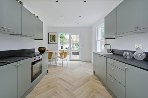 20b Westbourne Gardens, Bayswater, London, W2 5PU