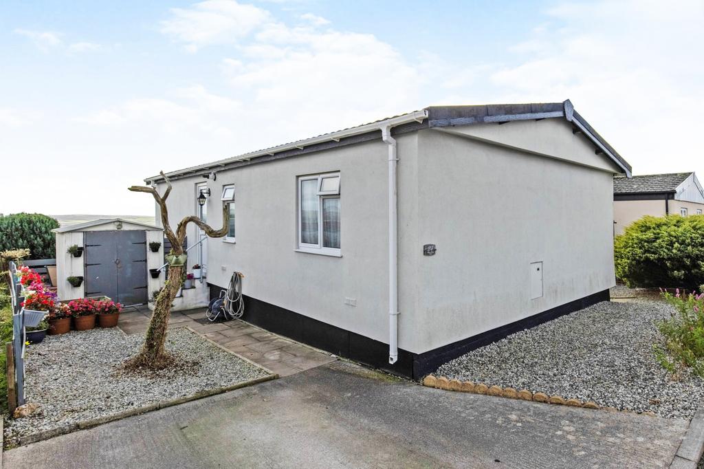 Park, Delabole, Cornwall, PL33 2 bed park home for sale £150,000