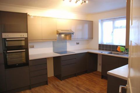 2 bedroom ground floor flat to rent - Kelsey Court, Burgess Hill, West Sussex, RH15 0TU