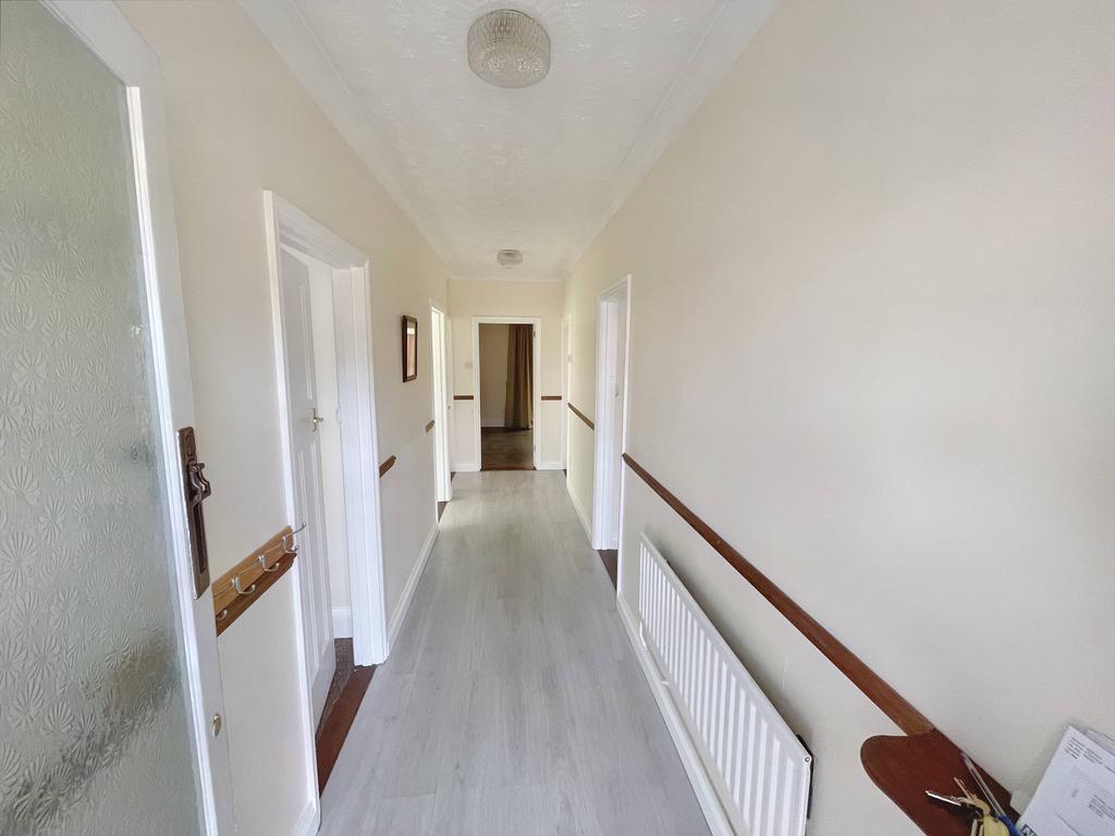 Foxhall Road, Rushmere St Andrew, Ipswich IP4 3 bed detached bungalow to rent £1,200 pcm (£277 pw)