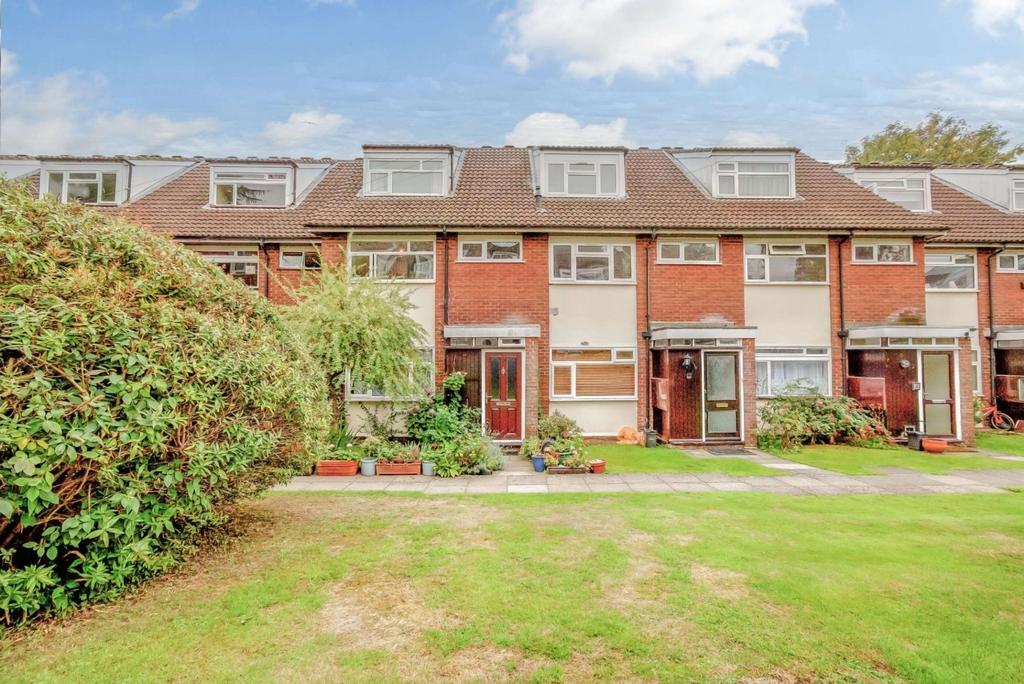 Westfield Park, Uxbridge Road, Hatch End, Pinner 2 bed duplex for sale £365,000