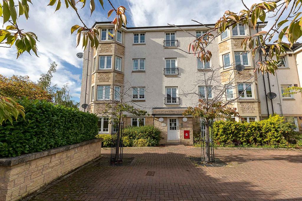 14 Simpson Square, Perth, PH1 5BW 2 bed ground floor flat £125,000