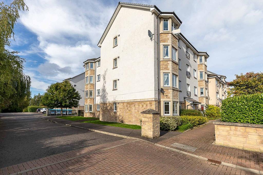 14 Simpson Square, Perth, PH1 5BW 2 bed ground floor flat £125,000