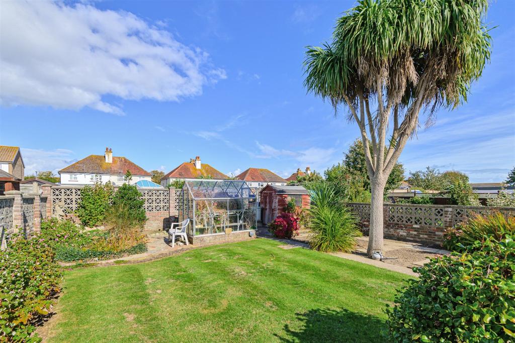Gainsborough Drive, Selsey, PO20 3 bed bungalow for sale £350,000
