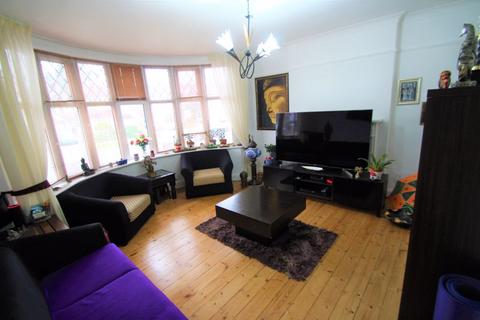 3 bedroom detached house to rent, Suffolk Road, North Harrow