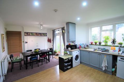 3 bedroom detached house to rent, Suffolk Road, North Harrow