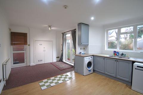 3 bedroom detached house to rent, Suffolk Road, North Harrow