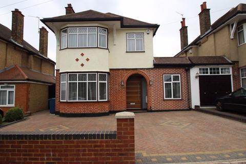 4 bedroom detached house to rent, The Ridgeway, Harrow