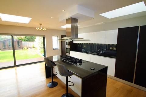 4 bedroom detached house to rent, The Ridgeway, Harrow