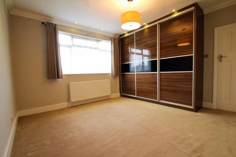 4 bedroom detached house to rent, The Ridgeway, Harrow