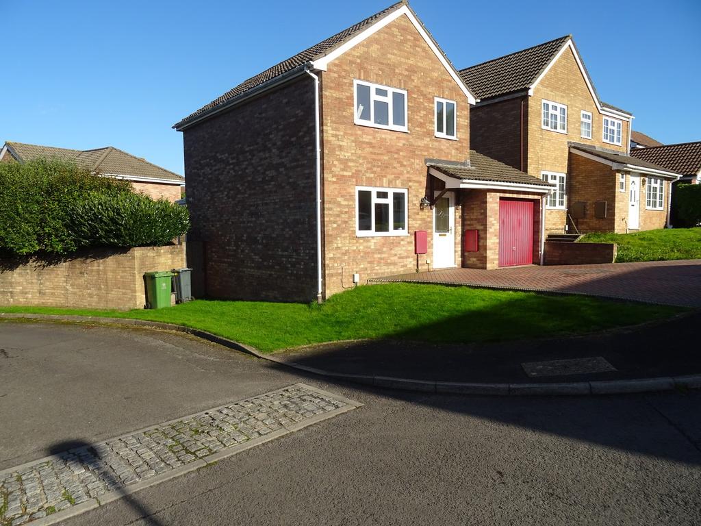 Royde Close, The Drope, Cardiff. CF5 3 bed detached house £1,400 pcm (£323 pw)