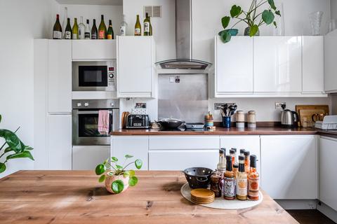 130c Lansdowne Drive, London, E8 4NF