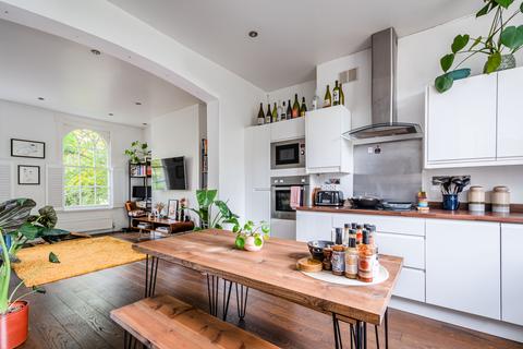 130c Lansdowne Drive, London, E8 4NF