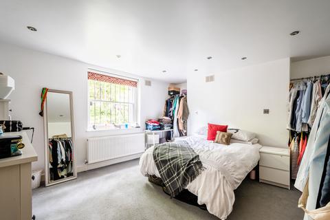130c Lansdowne Drive, London, E8 4NF