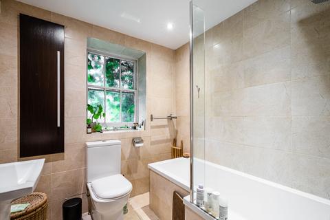 130c Lansdowne Drive, London, E8 4NF