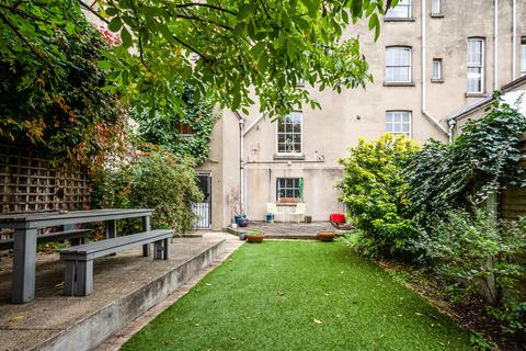 130c Lansdowne Drive, London, E8 4NF