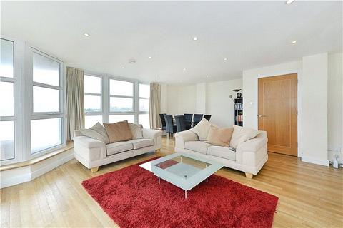 2 bedroom flat to rent, Manchester Road, London