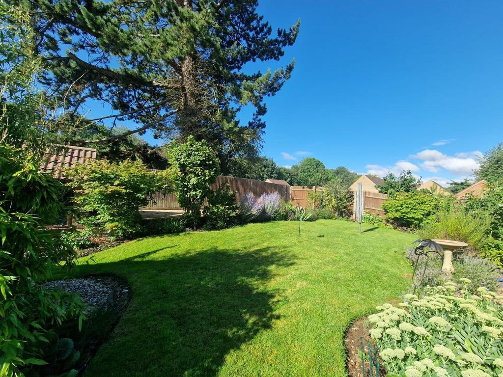 Cumberland Gardens, Castle Bytham. 4 bed detached house for sale £499,999