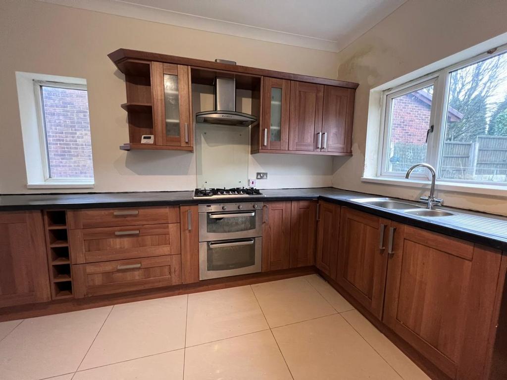 Tontine, Wigan 2 bed terraced house to rent £850 pcm (£196 pw)