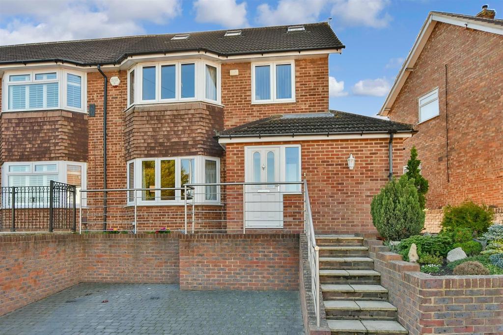 Benenden Road, Wainscott, Rochester, Kent 3 bed semidetached house for
