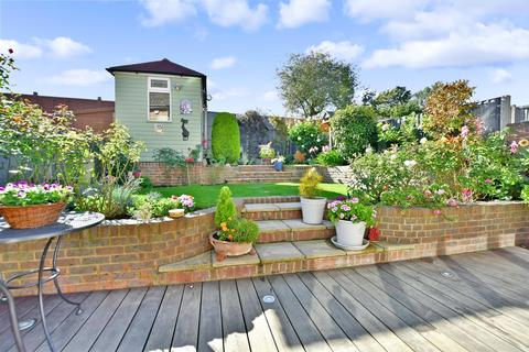 3 Benenden Road, Wainscott, Rochester, ME2 4NU