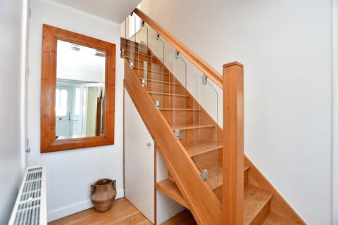 3 Benenden Road, Wainscott, Rochester, ME2 4NU
