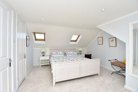 3 Benenden Road, Wainscott, Rochester, ME2 4NU