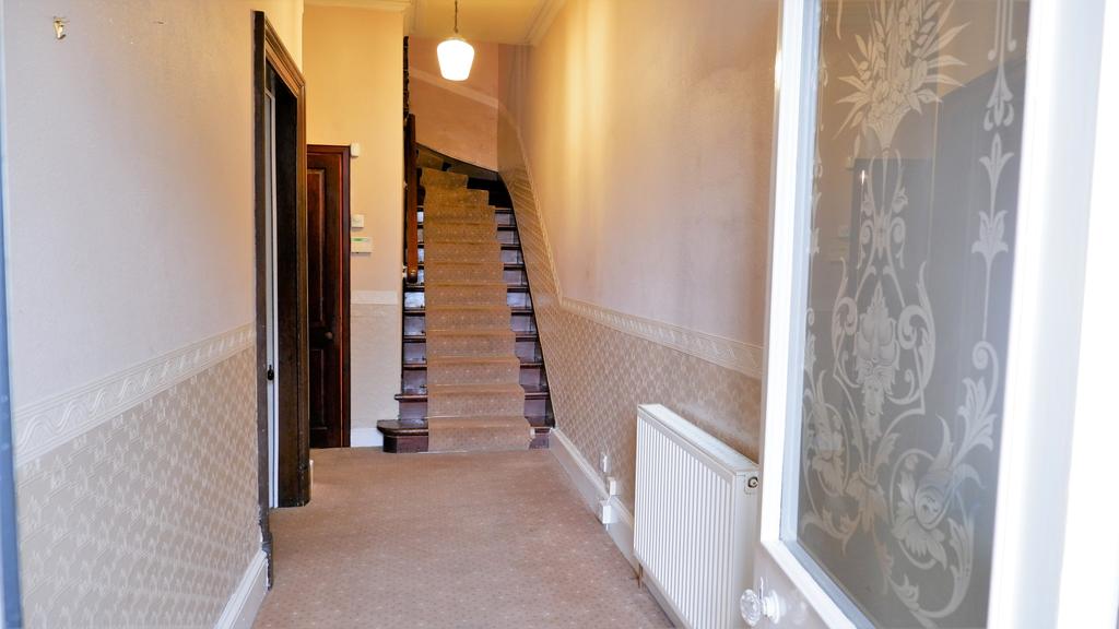 Paisley Road, Barrhead G78 3 bed semidetached villa £199,950