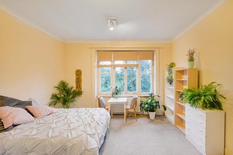 Flat to rent, Belsize Park Gardens