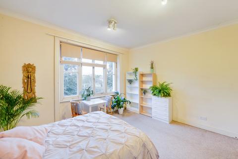 Flat to rent, Belsize Park Gardens