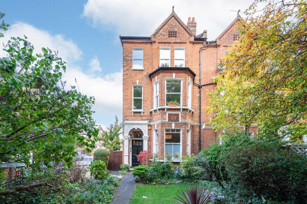 Larkhall Rise, Clapham Old Town... Studio £300,000