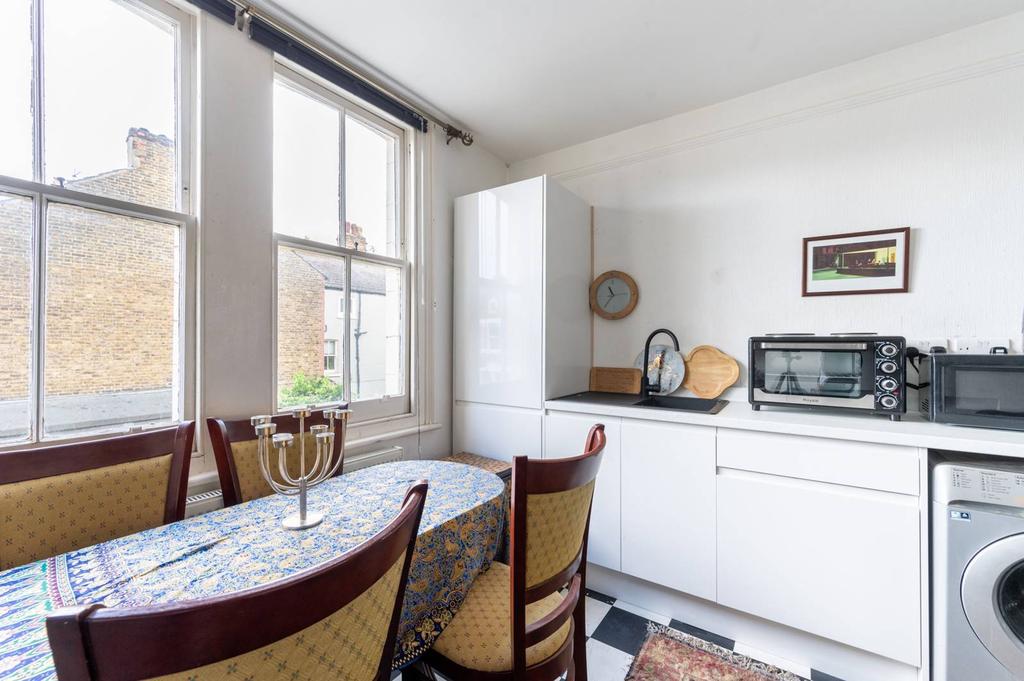 Larkhall Rise, Clapham Old Town... Studio £300,000