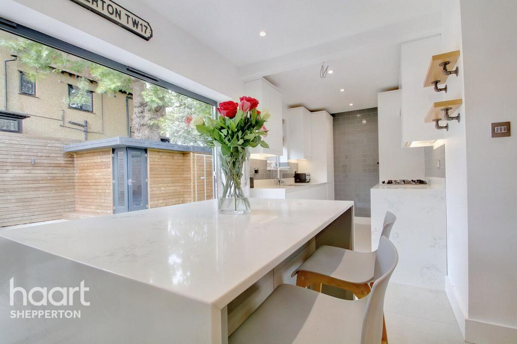 Bruce Avenue, Shepperton 3 bed bungalow £600,000