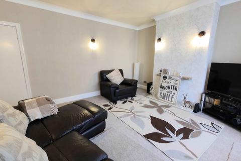 3 bedroom end of terrace house for sale - Rayner Road, Brighouse HD6